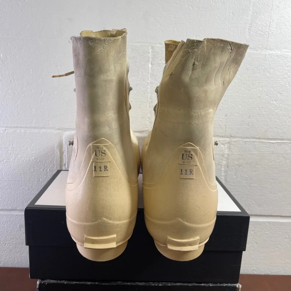 VINTAGE Bata Mickey Mouse Bunny US Military Boots Cream Cold Weather Men's 11 R